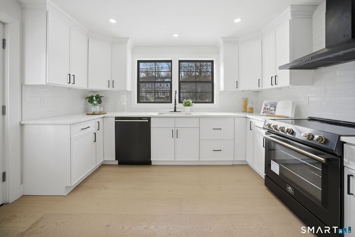 Property Photo:  101 Parade Hill Road  CT 06840 