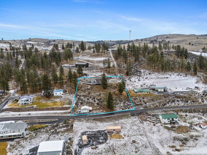 Property Photo:  42040 Lakeview Rd. N.  WA 99122 