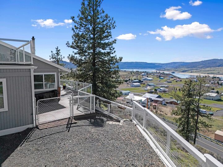 Property Photo: 42040 Lakeview Rd. N. WA 99122