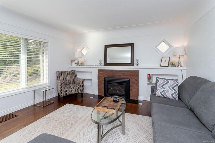 Photo de la propriété:  4121 Quadra St  BC V8X 1L1 