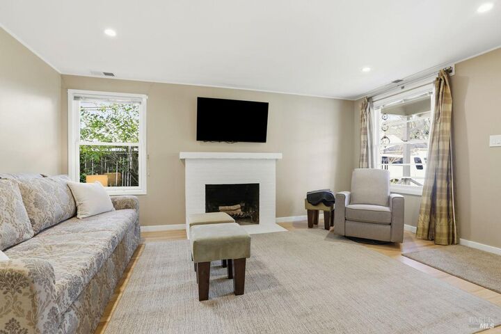 Property Photo: 41 Bretano Way CA 94904