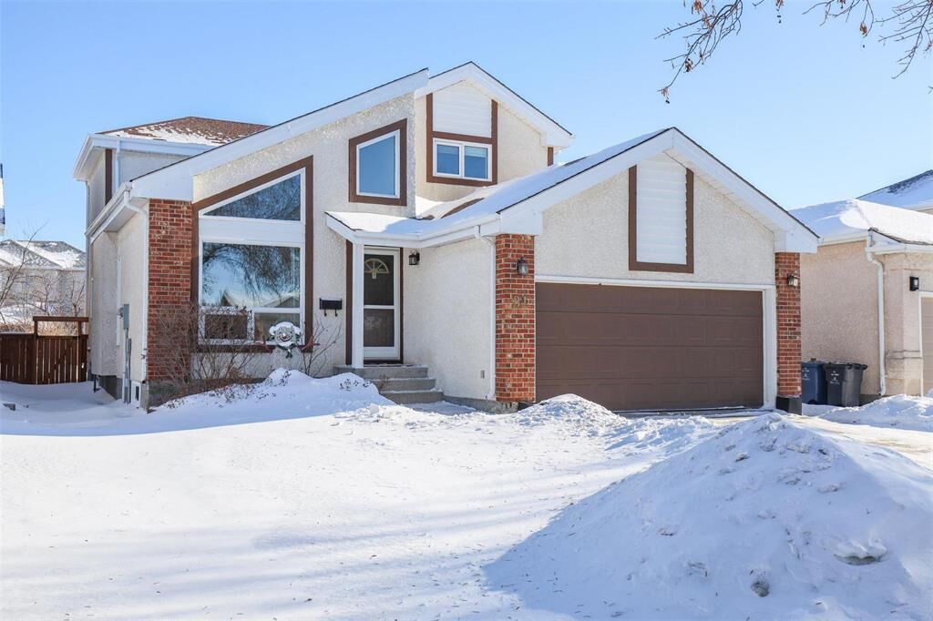 Property Photo:  84 Beaufort Crescent  MB R3T 5V7 