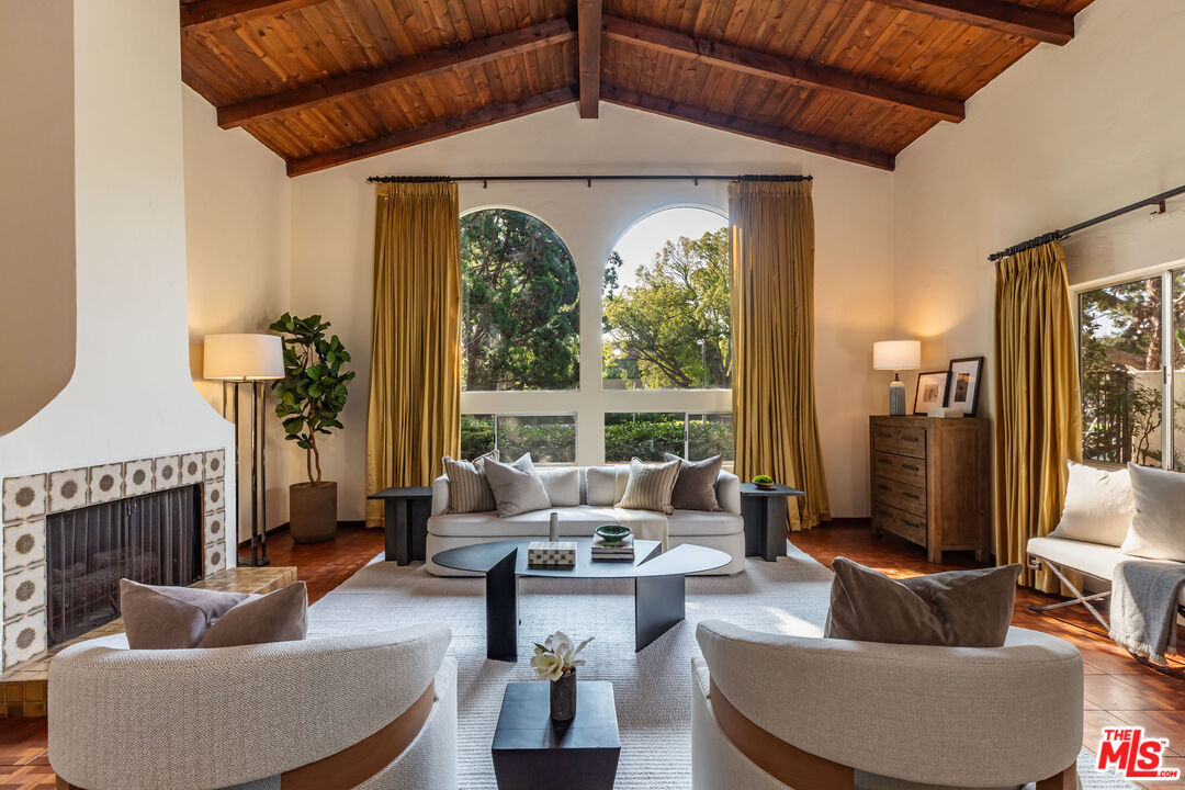 Property Photo:  201 23rd St  CA 90402 