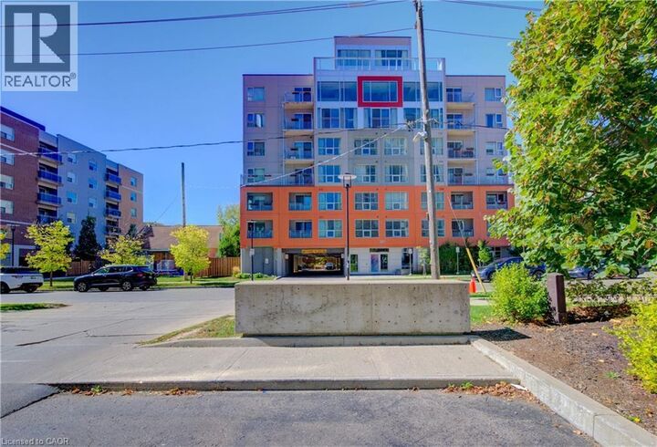 Property Photo:  321 Spruce Street 102  ON N2L 0G4 