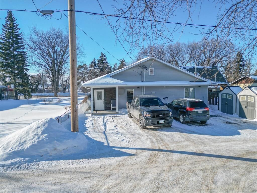 Property Photo:  1037 13th Street  MB R7A 4S3 