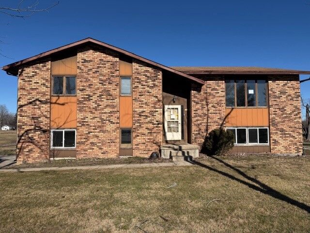 Property Photo:  1412 W Grove Road  IL 62521 