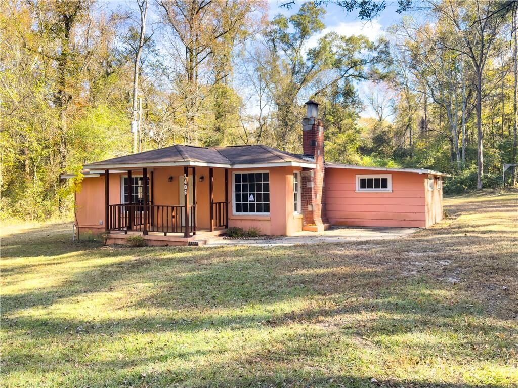 Property Photo: 2406 5th Place S AL 36869