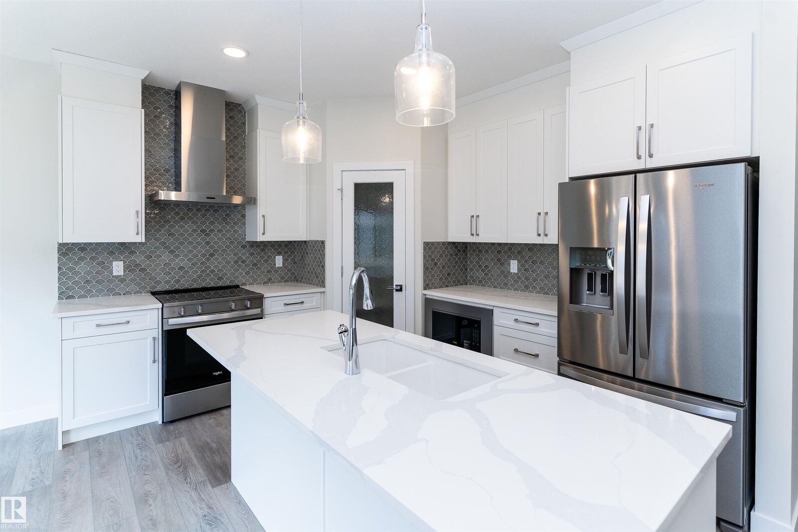 Property Photo:  3216 Dixon Way SW  AB T6W 5L3 