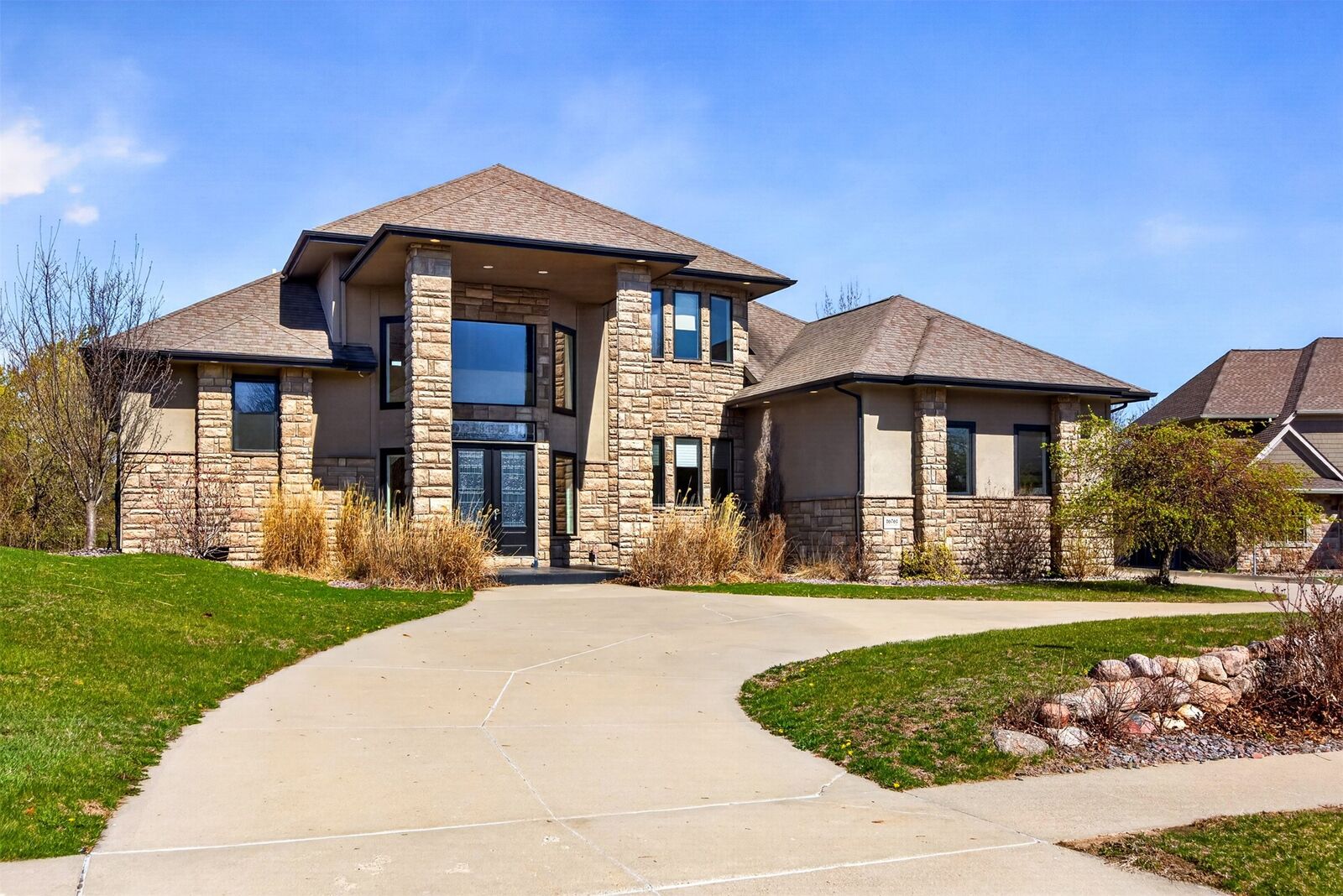 Property Photo: 16761 Aurora Court IA 50325