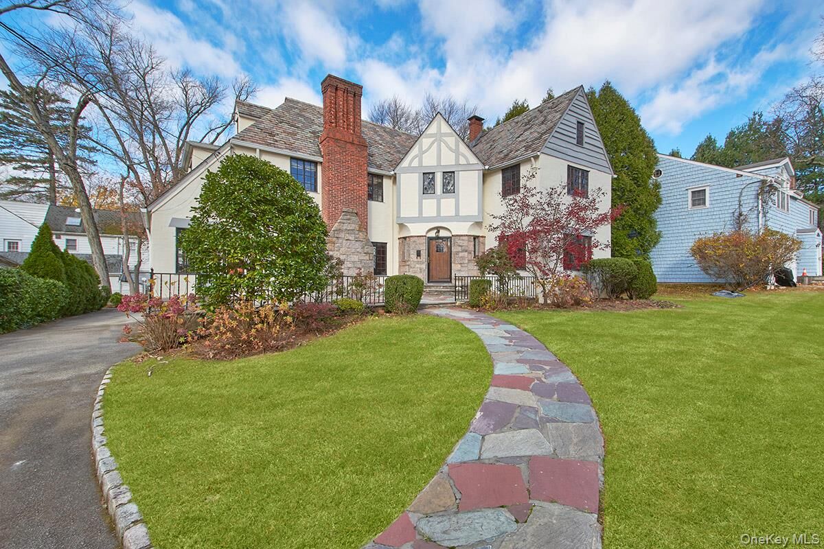 Property Photo:  216 Hartsdale Avenue  NY 10606 