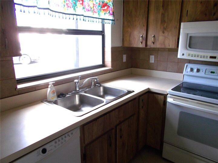 Property Photo:  2000 Forrest Nelson Boulevard C6  FL 33952 