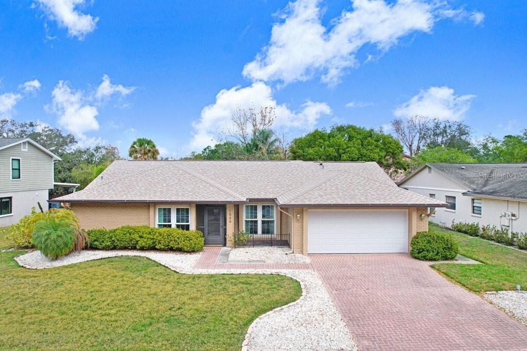 Property Photo:  1328 Corner Oaks Drive  FL 33510 