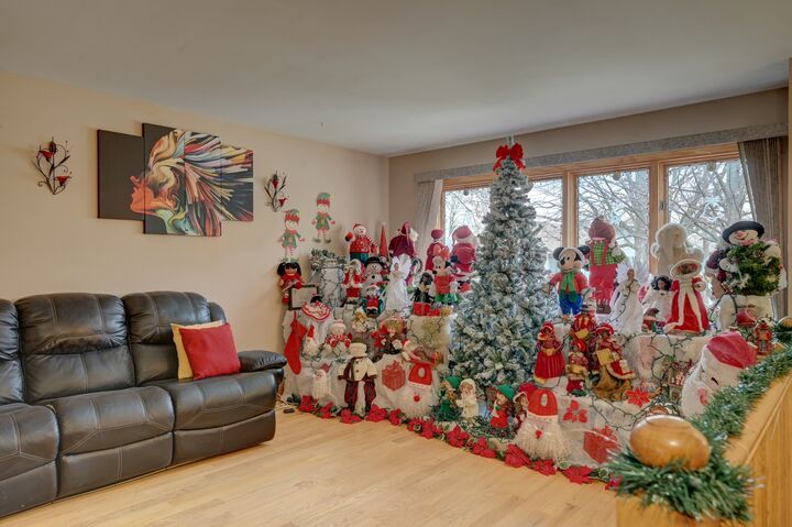 Property Photo:  2542 Budd Street  IL 60171 