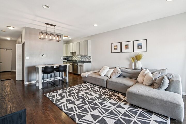 Property Photo:  828 W 31st Street 3N  IL 60608 