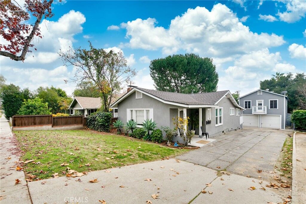 Property Photo:  288 290 Mariposa  CA 91024 