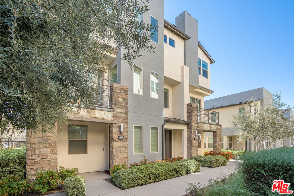 Property Photo:  19505 Herringbone Drive  CA 91324 