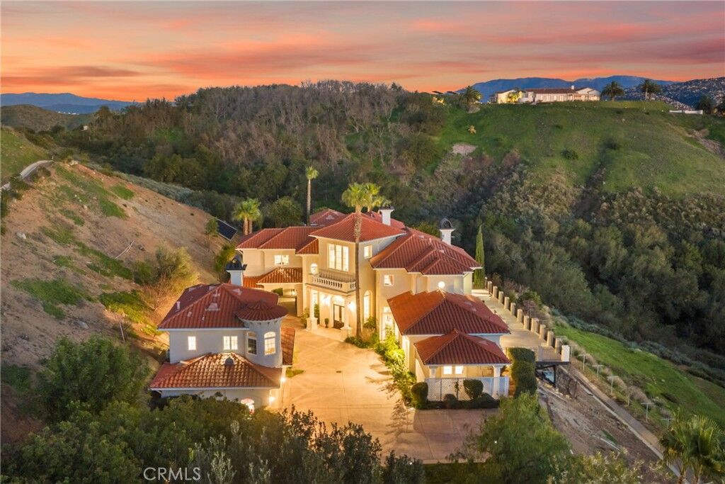 Property Photo:  44930 Via Renaissance  CA 92590 