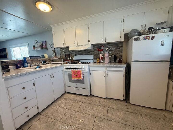 Property Photo:  1618 W 132nd 17  CA 90249 