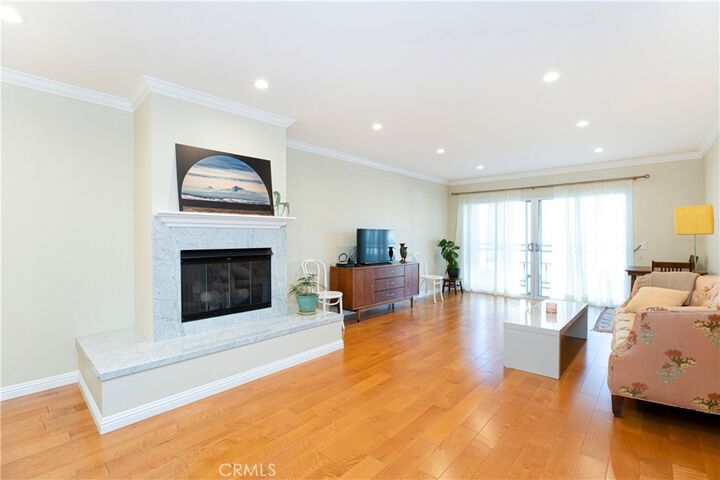 Property Photo:  1236 N Columbus Avenue 37  CA 91202 