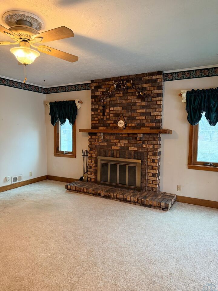 Property Photo:  3000 Nebraska St  IA 51104 