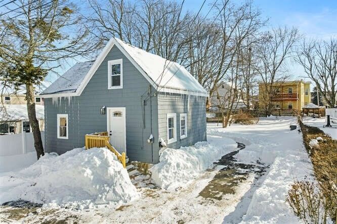 Property Photo:  17 Lummus Ct  MA 01904 