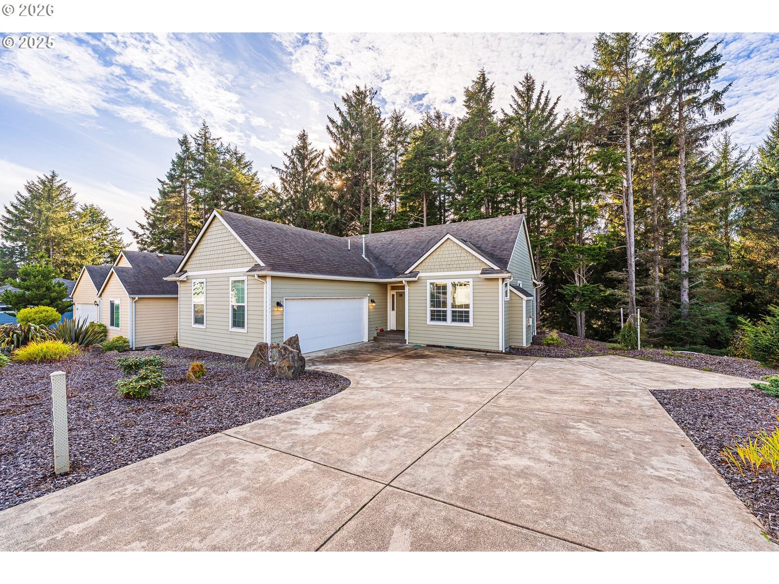 Property Photo:  4161 SE Inlet Ave  OR 97367 