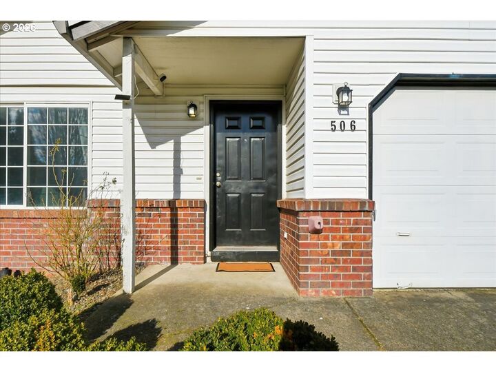 Property Photo:  506 SE 5th St  WA 98604 