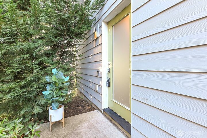 Property Photo: 13724 Ash Way C1 WA 98204