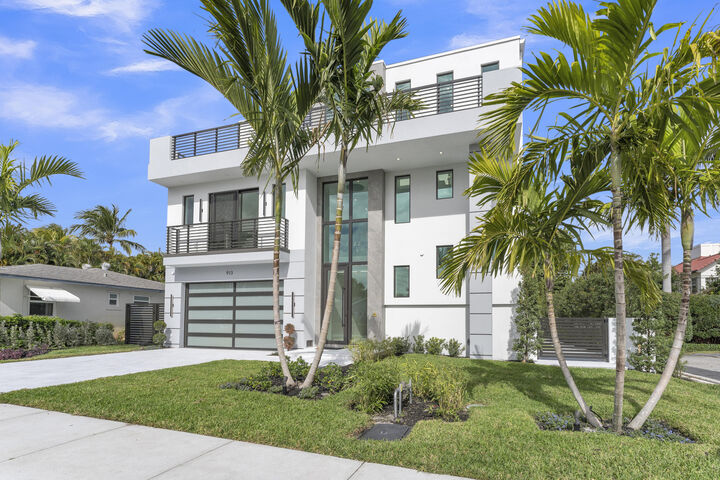 Property Photo: 913 Denery Lane FL 33483