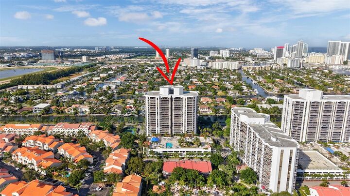 Property Photo:  3598 Yacht Club Dr Ph2002  FL 33180 