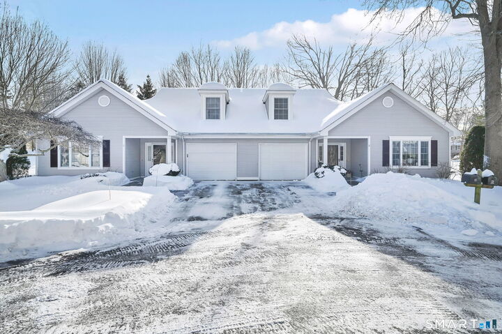 Property Photo:  8 Eaton Circle 8  CT 06117 