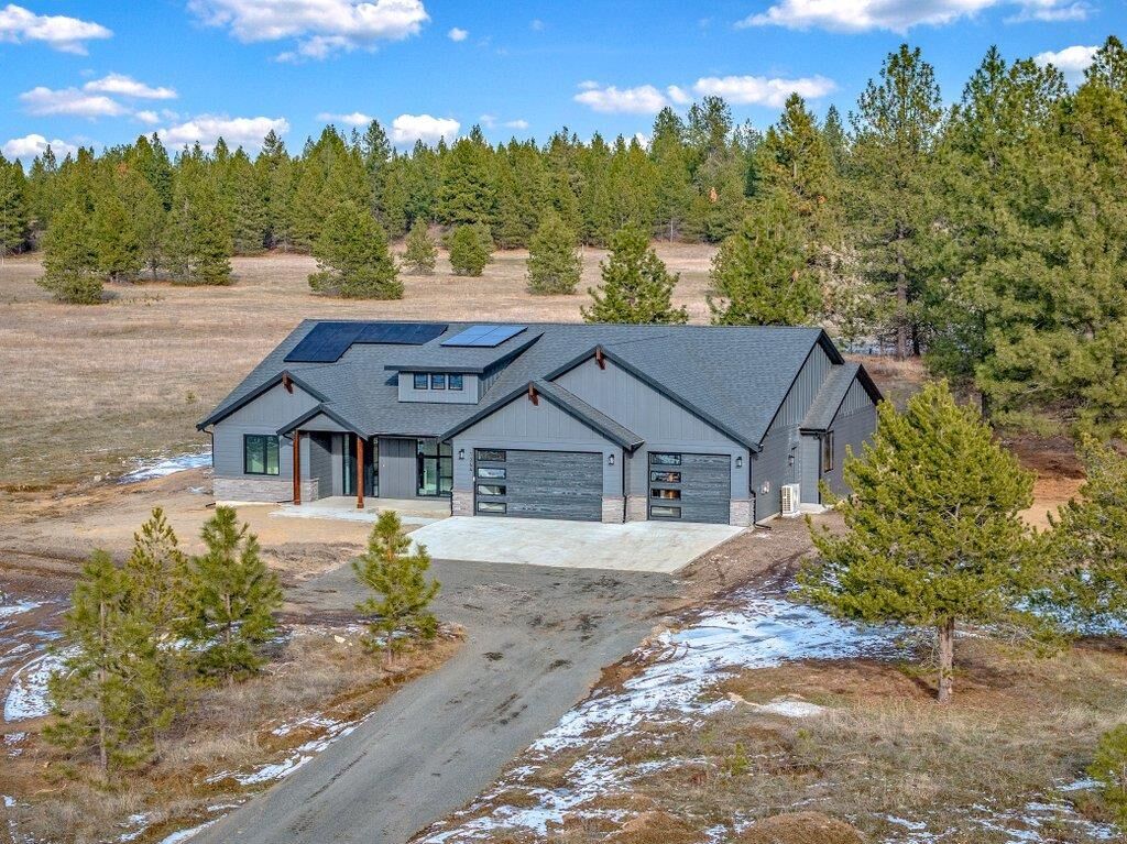 Property Photo:  1344 W Findley Ln  WA 99006 