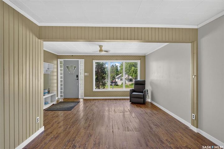 Property Photo:  453 21st Street E  SK S6V 1M2 