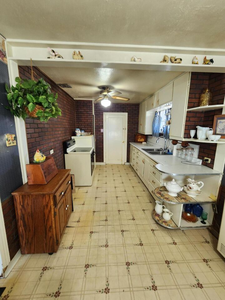 Property Photo:  3136 E Bardsley Avenue SE  CA 93274 