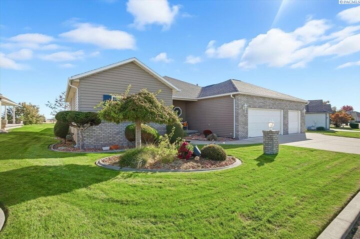 Property Photo:  125 Berkshire Lane  WA 99301 