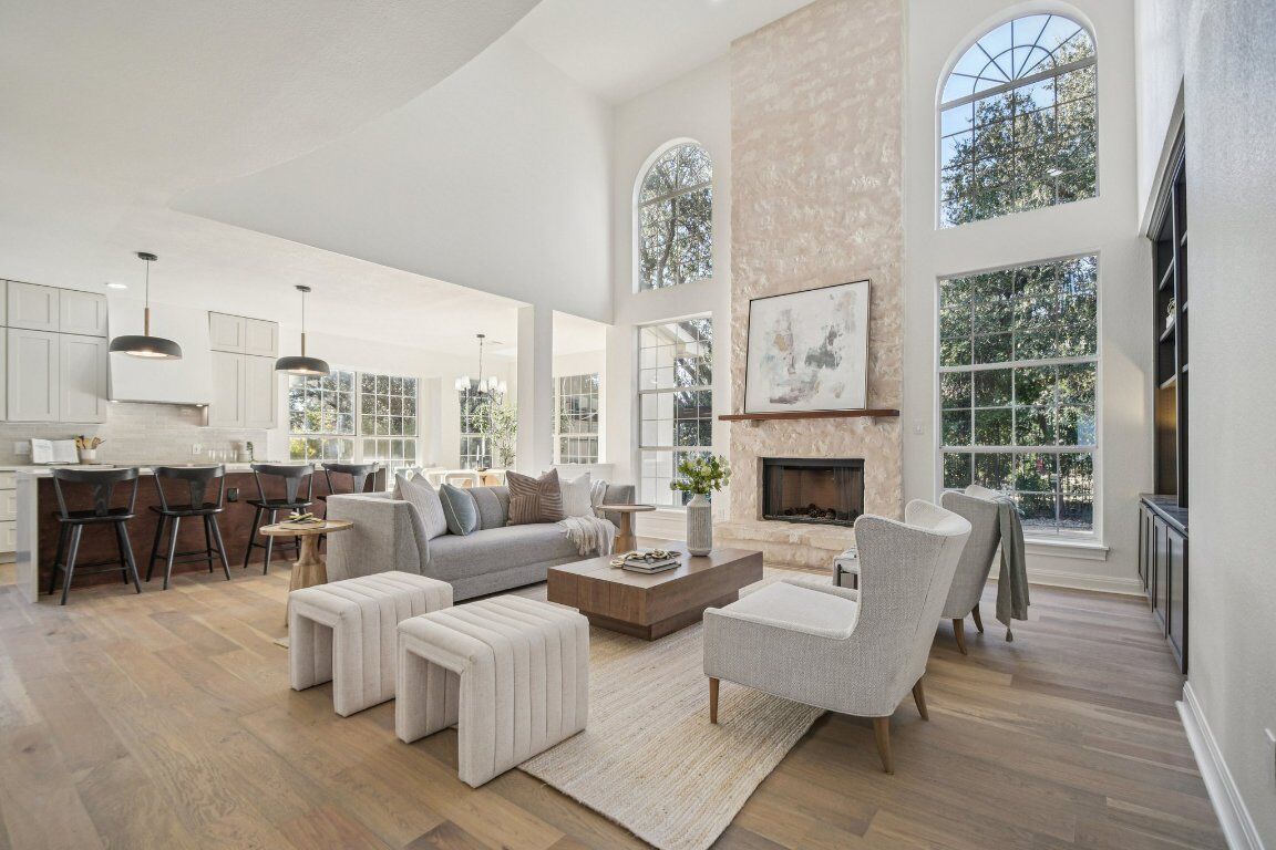 Property Photo: 10 Lost Meadow Trail TX 78738