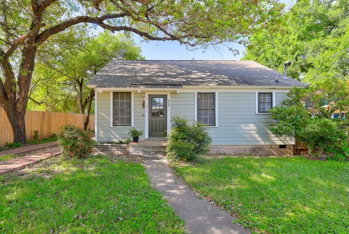 Property Photo: 809 E 44th Street TX 78751