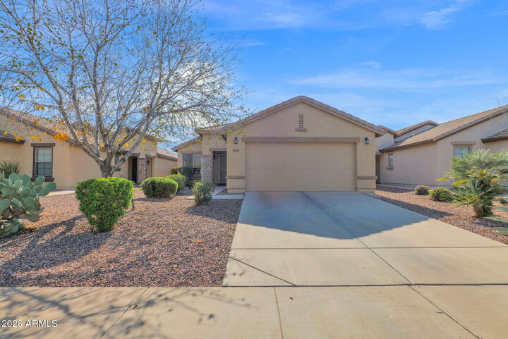 Property Photo:  915 W Desert Seasons Drive  AZ 85143 