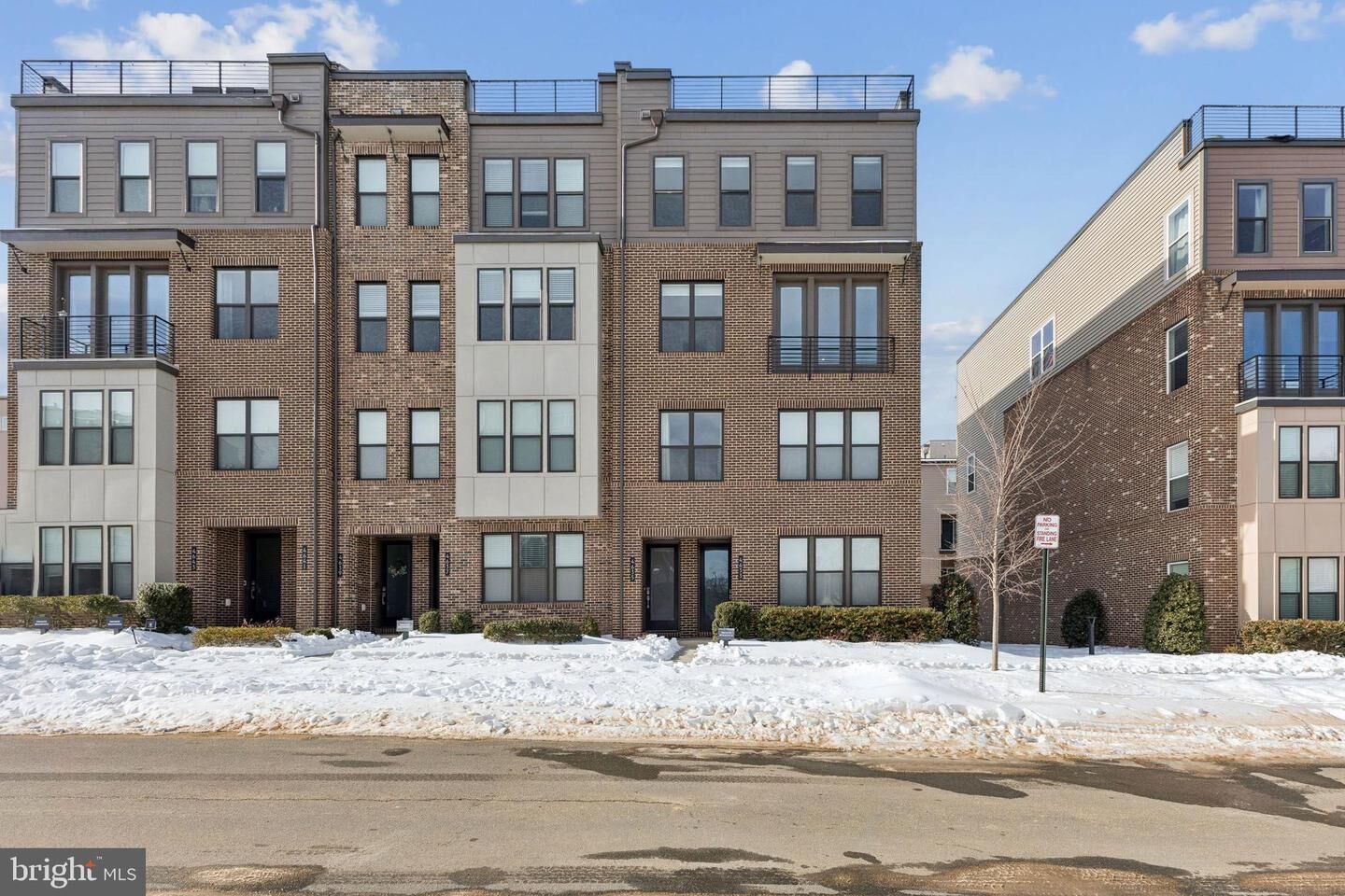 Property Photo:  4635 Charger Place 805  VA 20151 