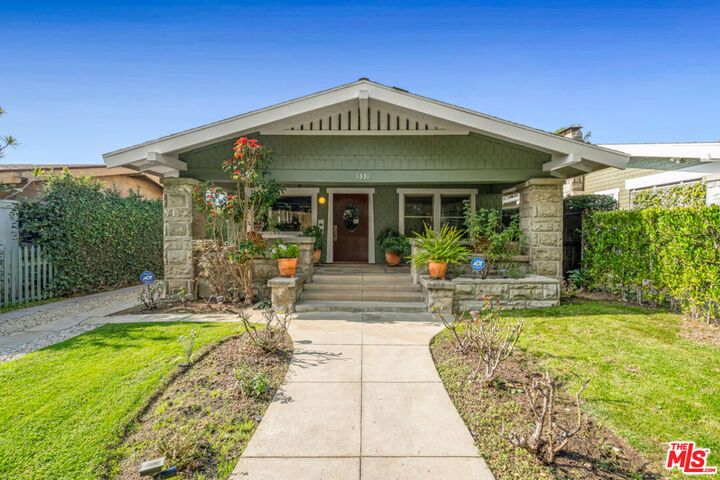 Property Photo: 1331 N Cherokee Ave CA 90028