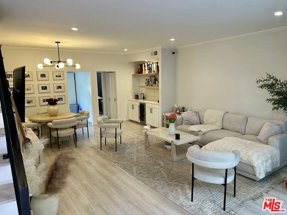 Property Photo:  5139 Balboa Blvd  CA 91316 