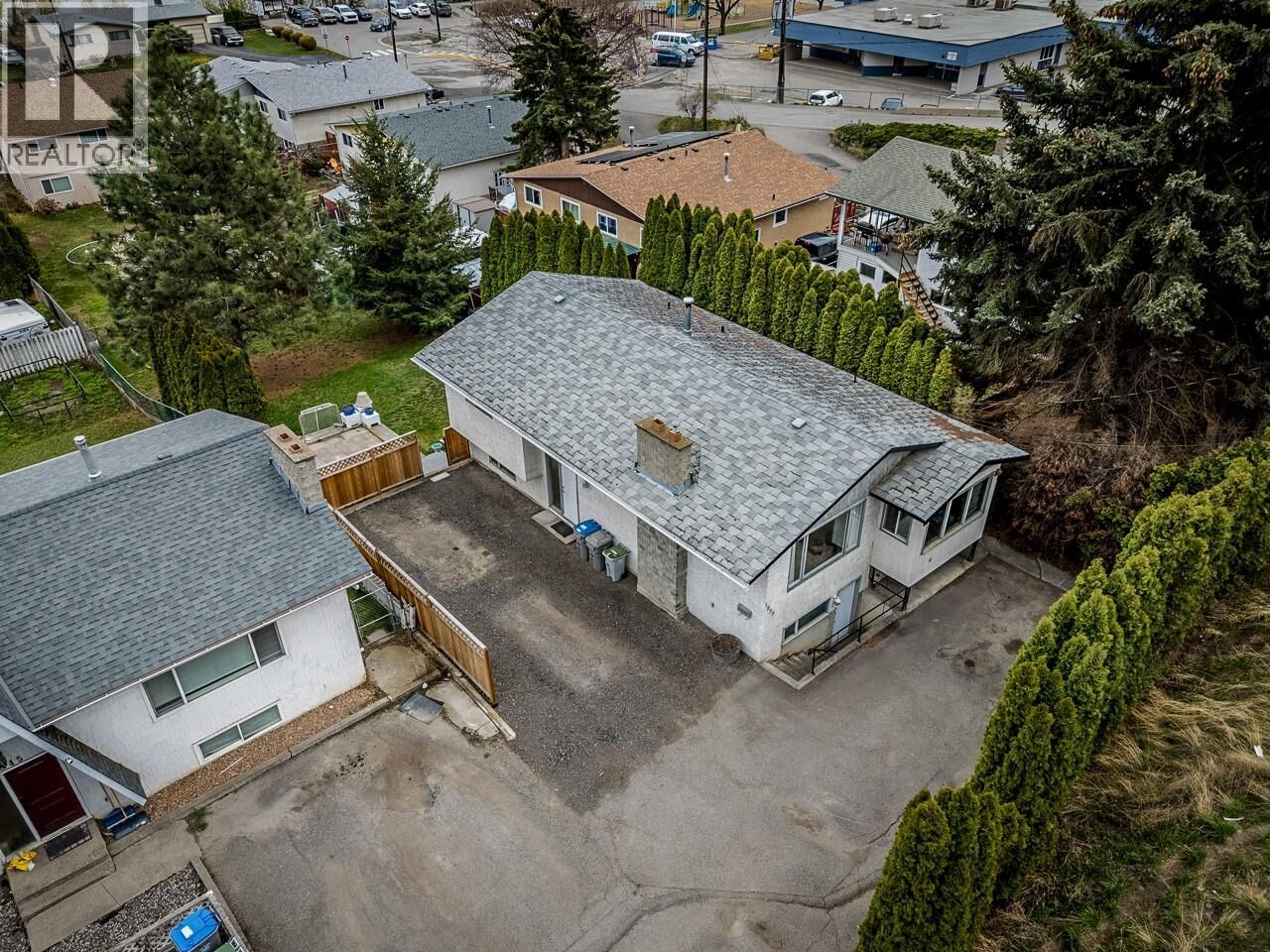 Photo de la propriété:  1835 Westsyde Road  BC V2B 7B9 