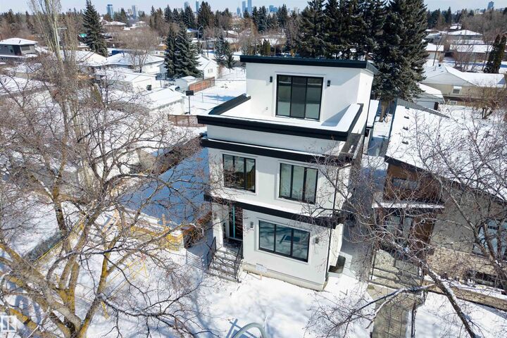 Photo de la propriété:  9127 143 Street NW  AB T5R 0P5 