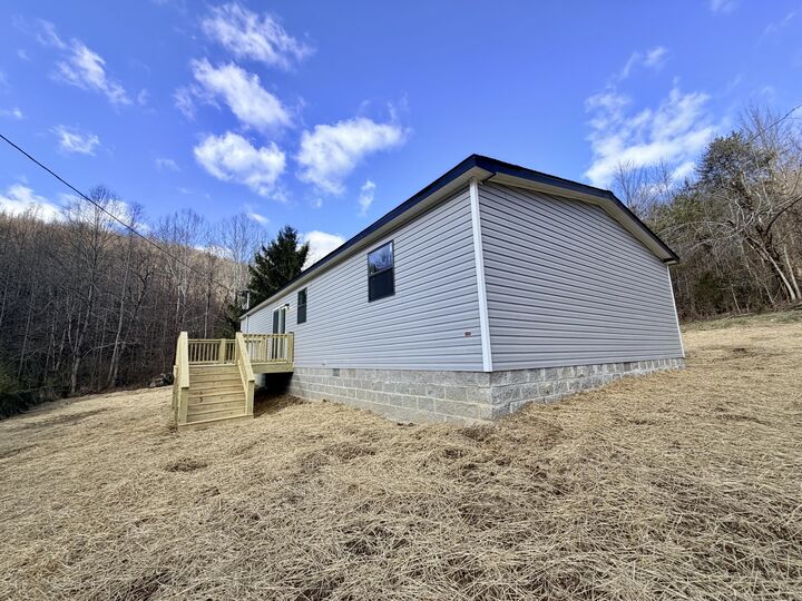 Property Photo:  1776 Little Wolf Creek Road  KY 40769 