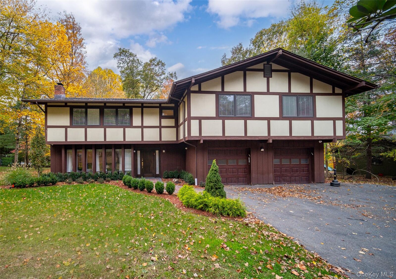 Property Photo:  4 Ayr Court  NY 10901 