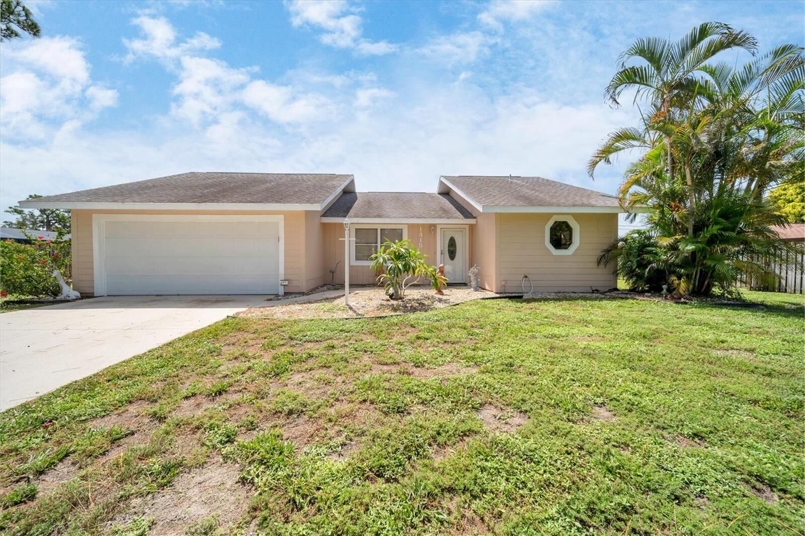 Property Photo: 1415 Falcon Road FL 34293