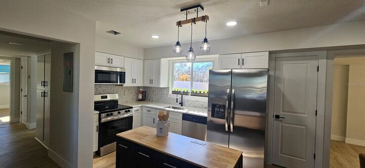 Property Photo:  410 S Oxalis Avenue  FL 32807 