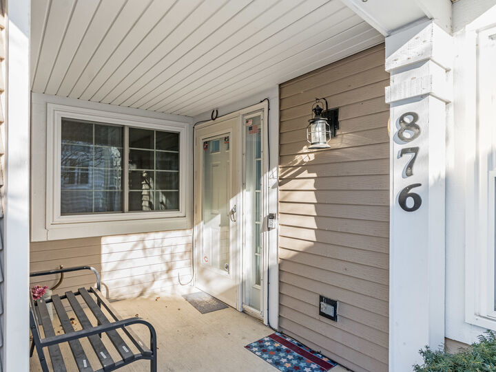 Property Photo:  876 Brompton Court 876  IL 60188 