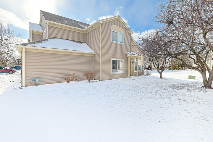 Property Photo:  263 Nicole Drive F  IL 60177 