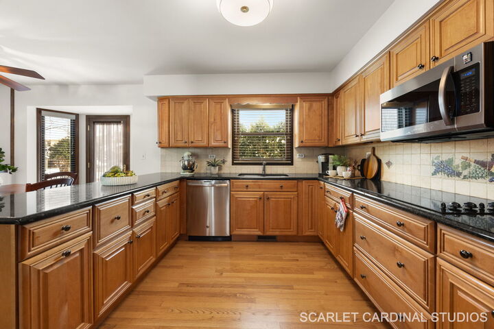 Property Photo:  307 Leeds Court  IL 60565 